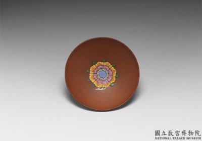 图片[2]-Yixing lidded bowl with flowers of the four seasons in painted enamels, Qing dynasty, Kangxi reign (1662-1722)-China Archive